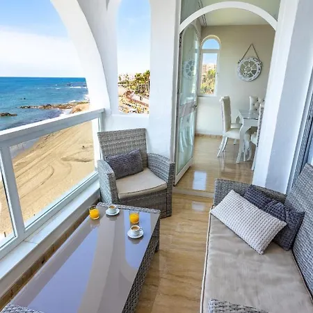 Apartment Aguamarina On The Beach Front Málaga Esterno foto